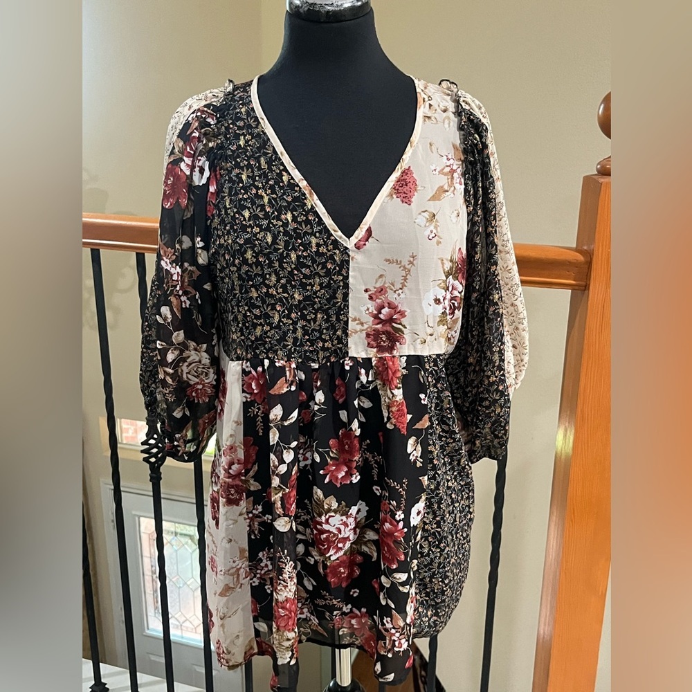 Umgee Floral BOHO, PEASANT Print Top in Cream and Brown WOMEN SIZE M